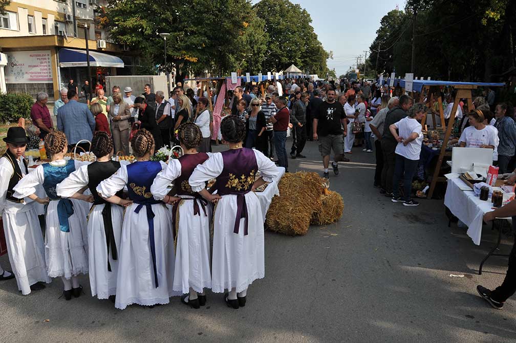 Miholjski susreti sela održani u Opovu